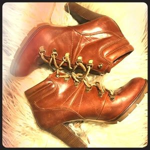 Michael KORS WINTER WAR Ankle Bootie